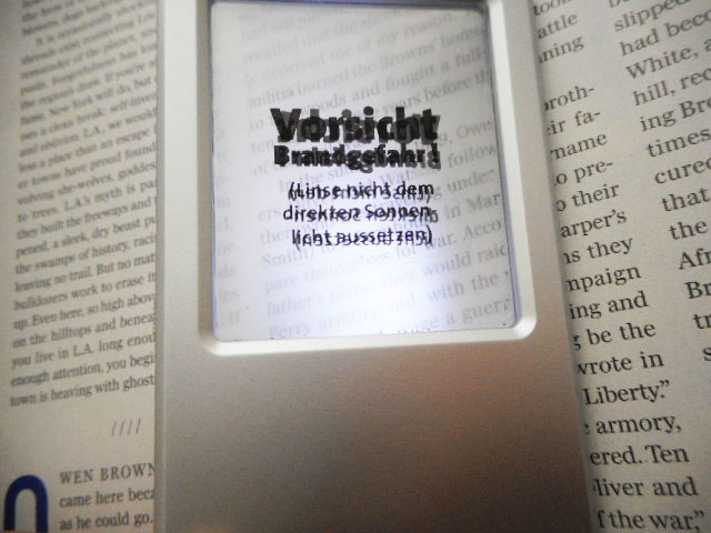 Card sized magnifier with LED light-SLM83